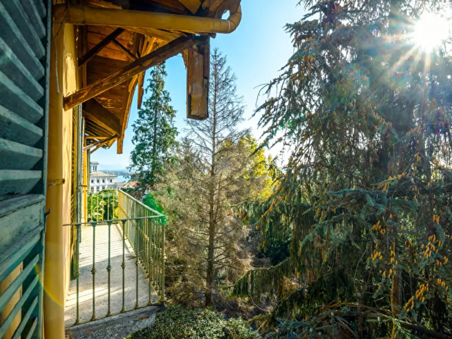 Immagine 10 di Villa in vendita  in via Cantoni, 10 a Arona