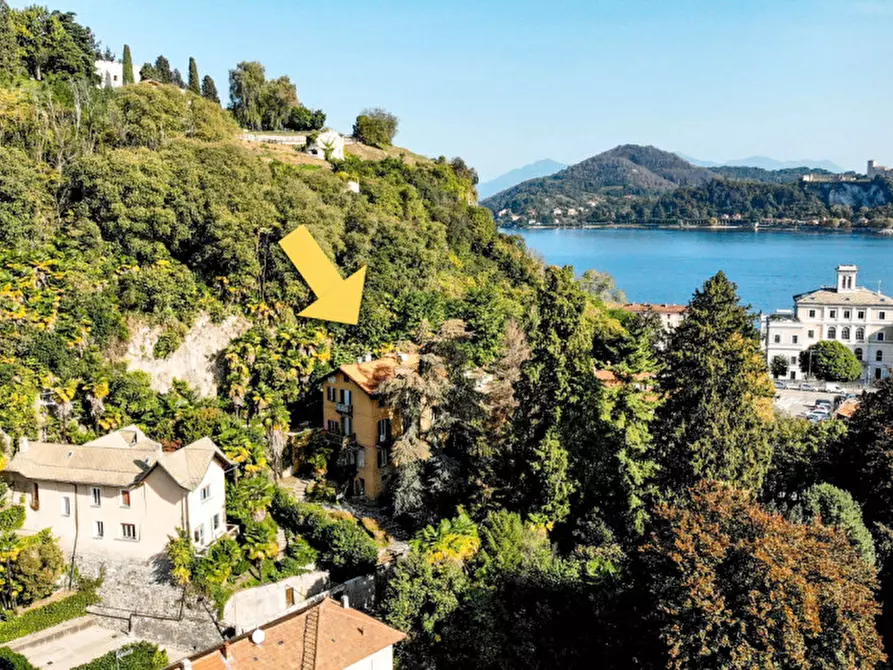 Immagine 24 di Villa in vendita  in via Cantoni, 10 a Arona