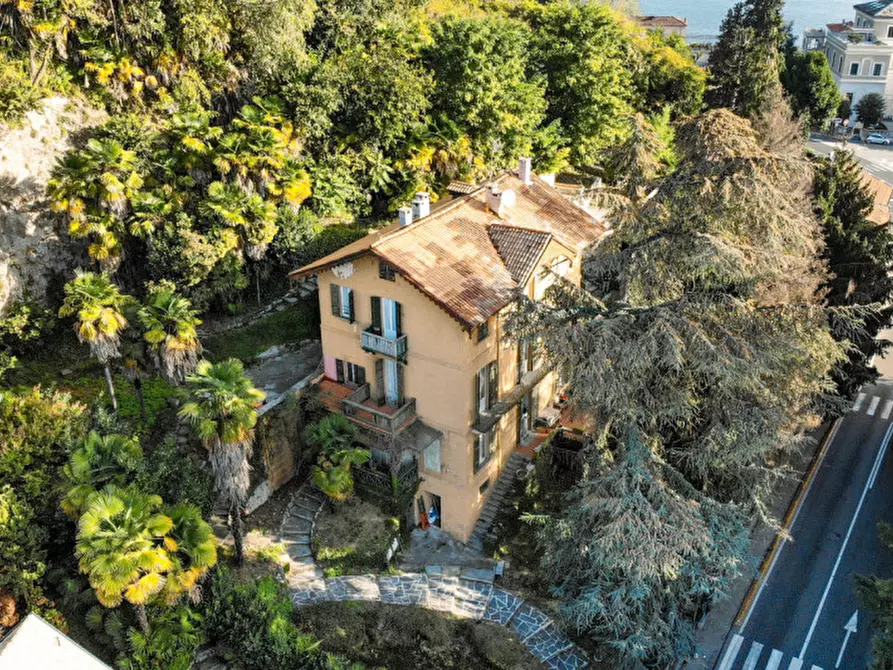 Immagine 25 di Villa in vendita  in via Cantoni, 10 a Arona