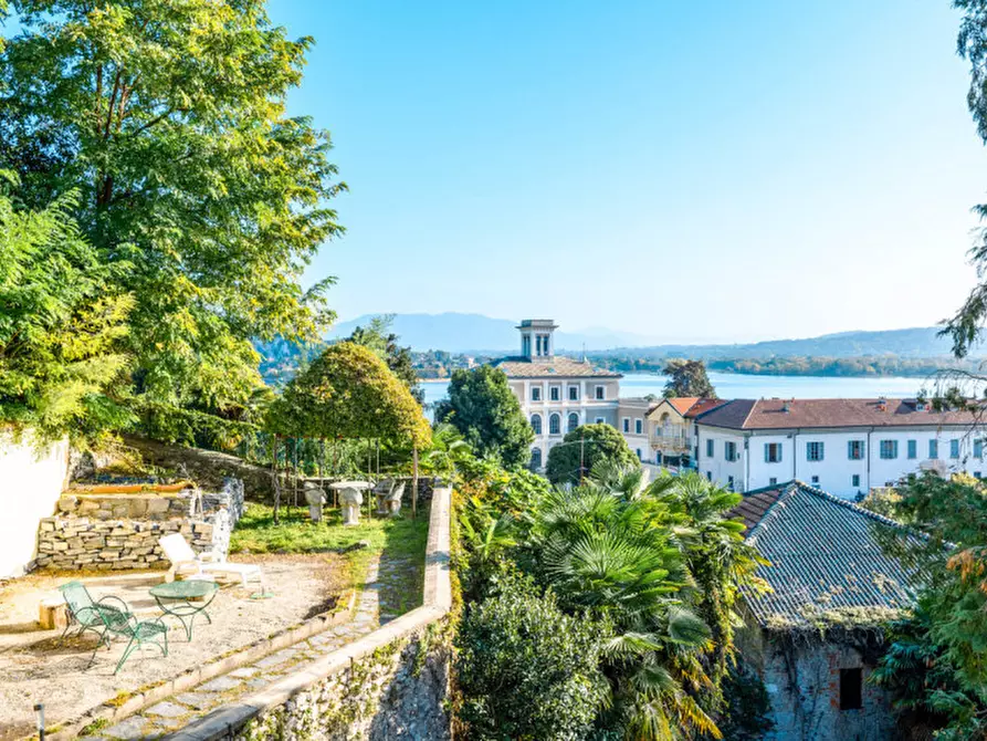 Immagine 29 di Villa in vendita  in via Cantoni, 10 a Arona