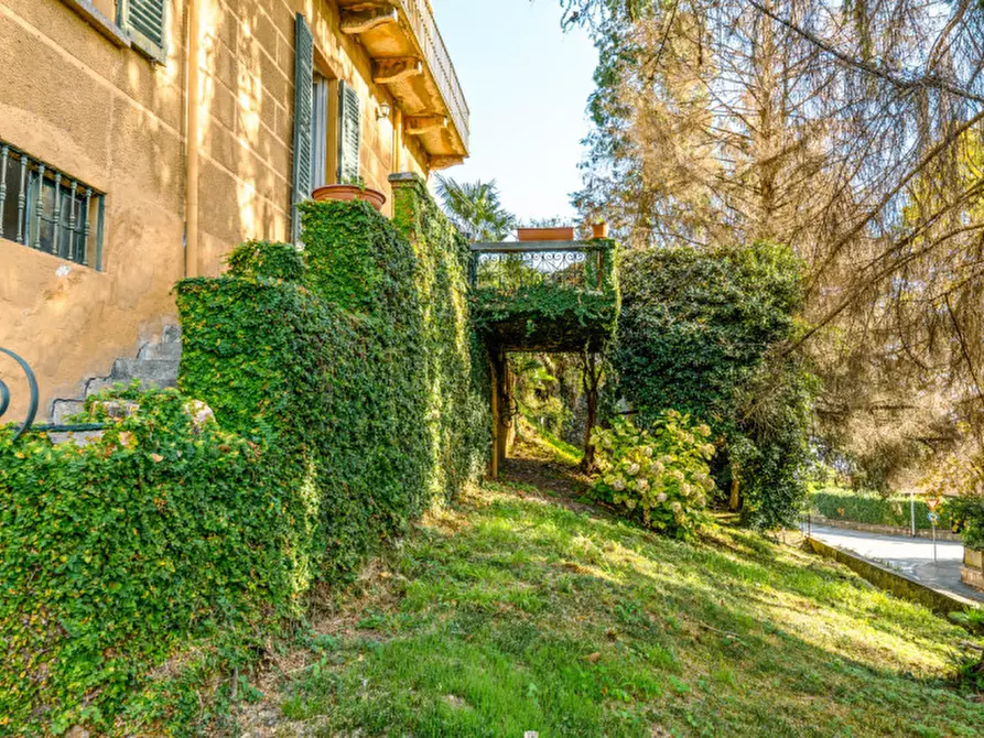 Immagine 31 di Villa in vendita  in via Cantoni, 10 a Arona