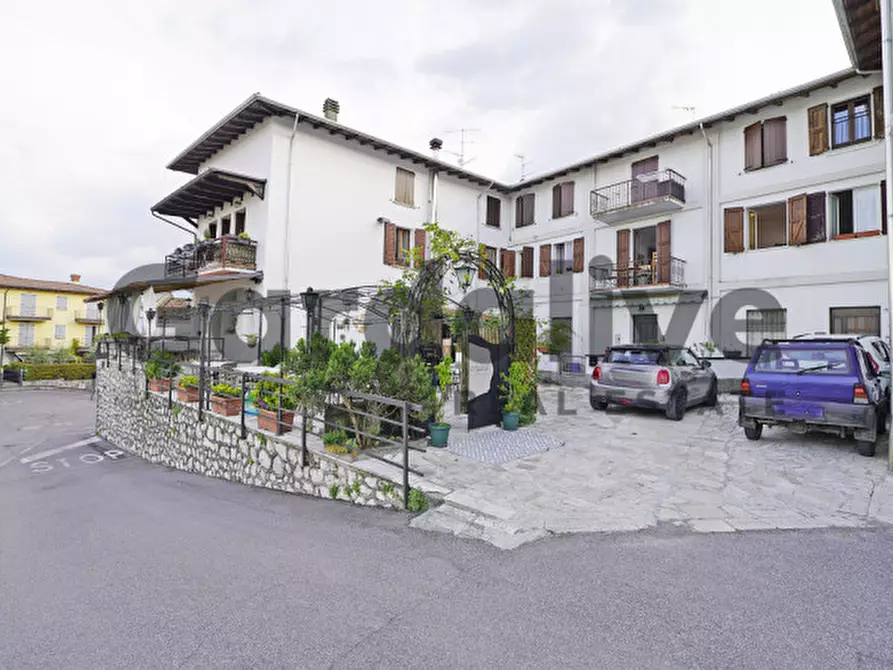 Immagine 22 di Appartamento in vendita  in Piazza olivieri 1 a Polpenazze Del Garda
