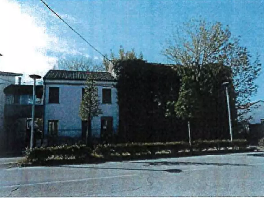 Immagine 1 di Casa indipendente in vendita  in VIA STAZIONE a Castagnaro
