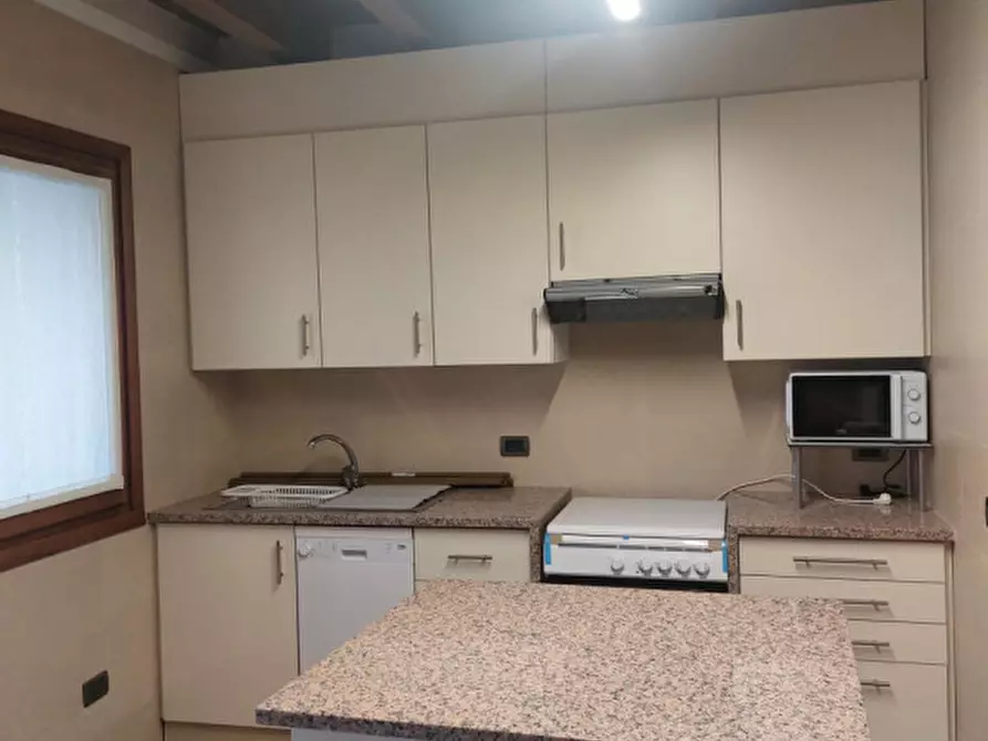 Immagine 1 di Villetta a schiera in affitto  in viale Riviera Berica a Vicenza