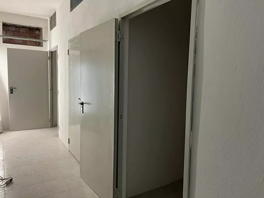 Immagine 2 di Cantina in vendita  a Cagliari