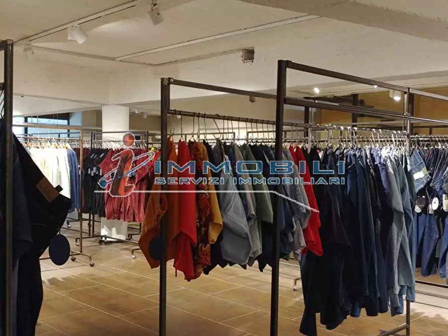 Immagine 8 di Palazzo in affitto  in VIA CANDIANI GIUSEPPE a Milano