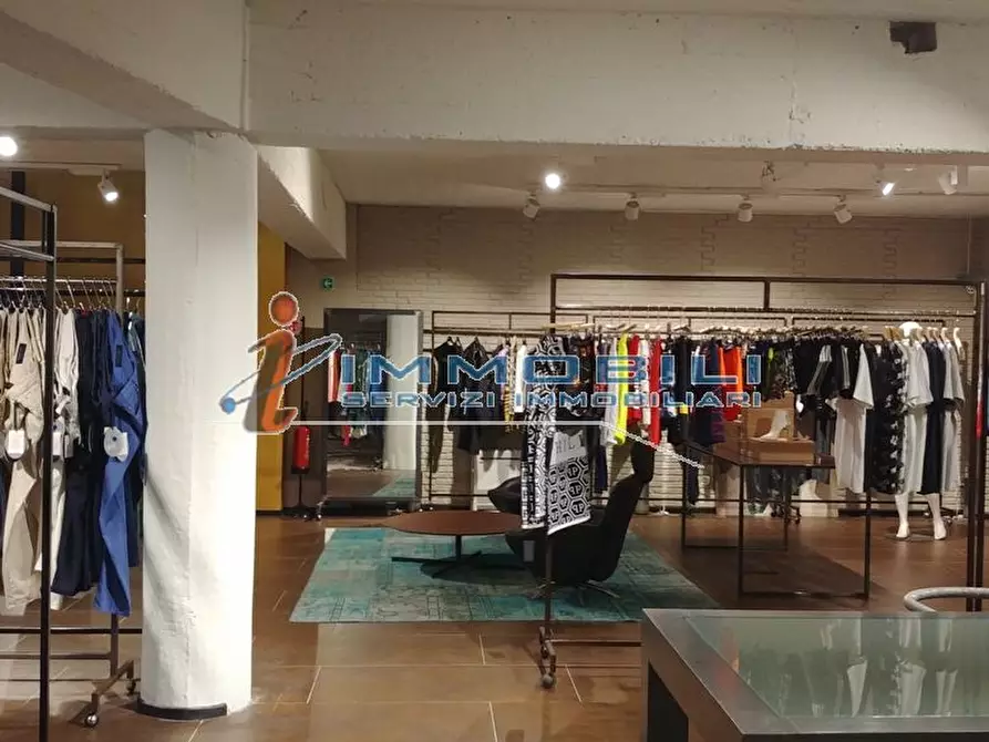 Immagine 9 di Palazzo in affitto  in VIA CANDIANI GIUSEPPE a Milano