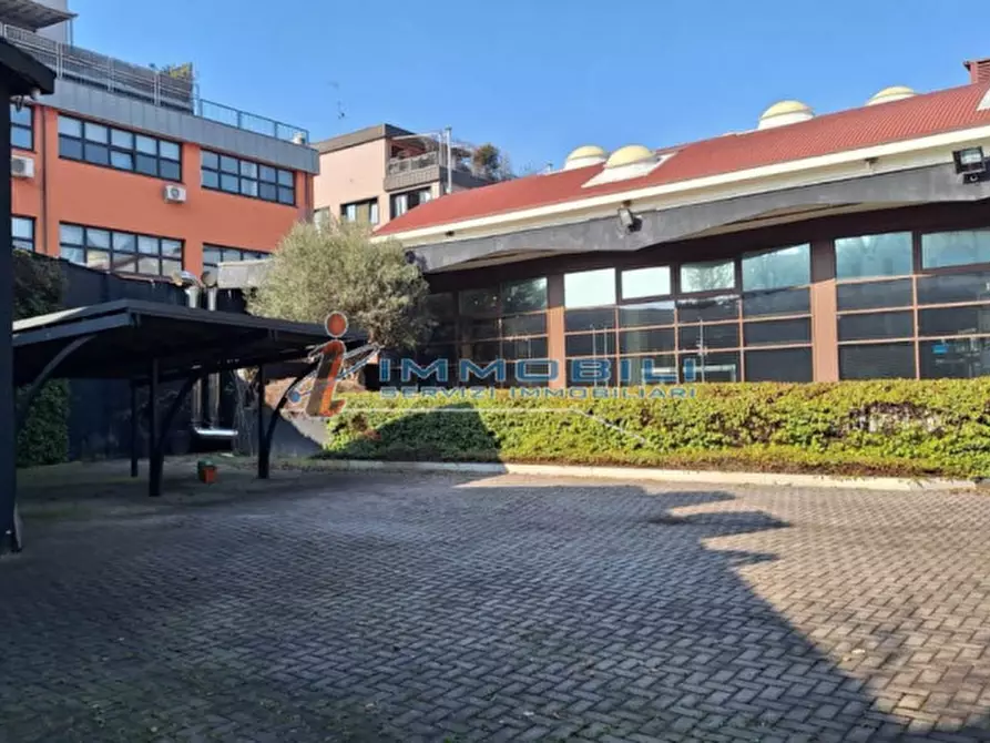 Immagine 24 di Palazzo in vendita  in VIA CANDIANI GIUSEPPE a Milano