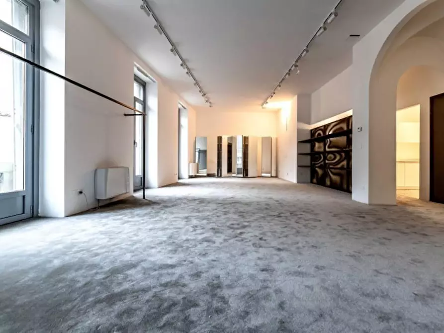 Immagine 2 di Attività commerciale in affitto  in CORSO VENEZIA a Milano