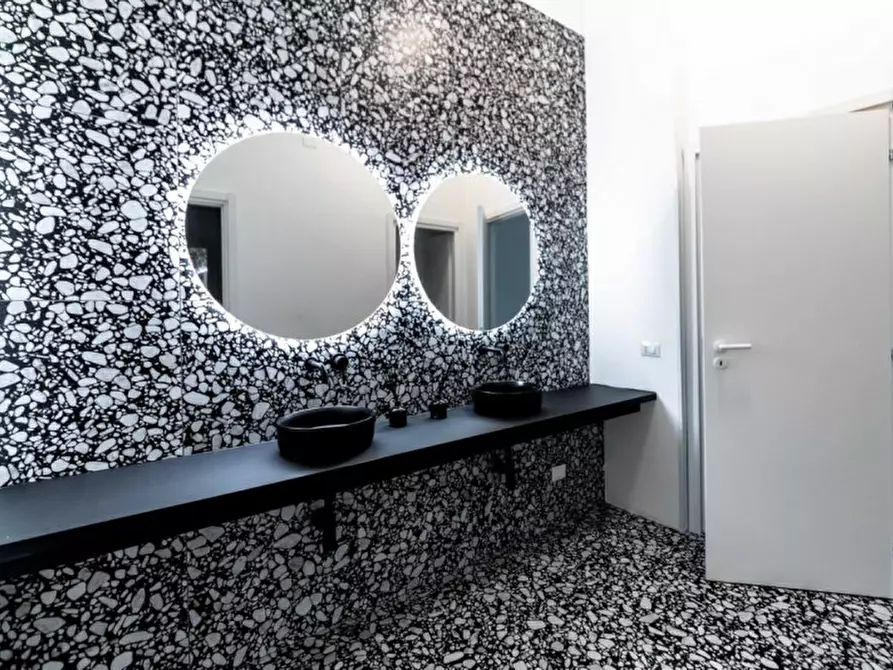 Immagine 9 di Attività commerciale in affitto  in CORSO VENEZIA a Milano