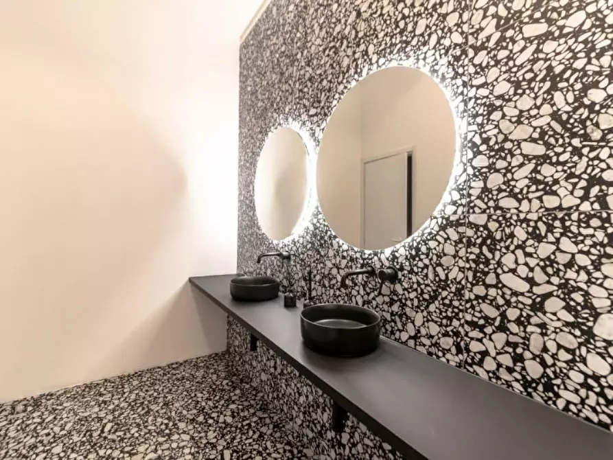 Immagine 10 di Attività commerciale in affitto  in CORSO VENEZIA a Milano