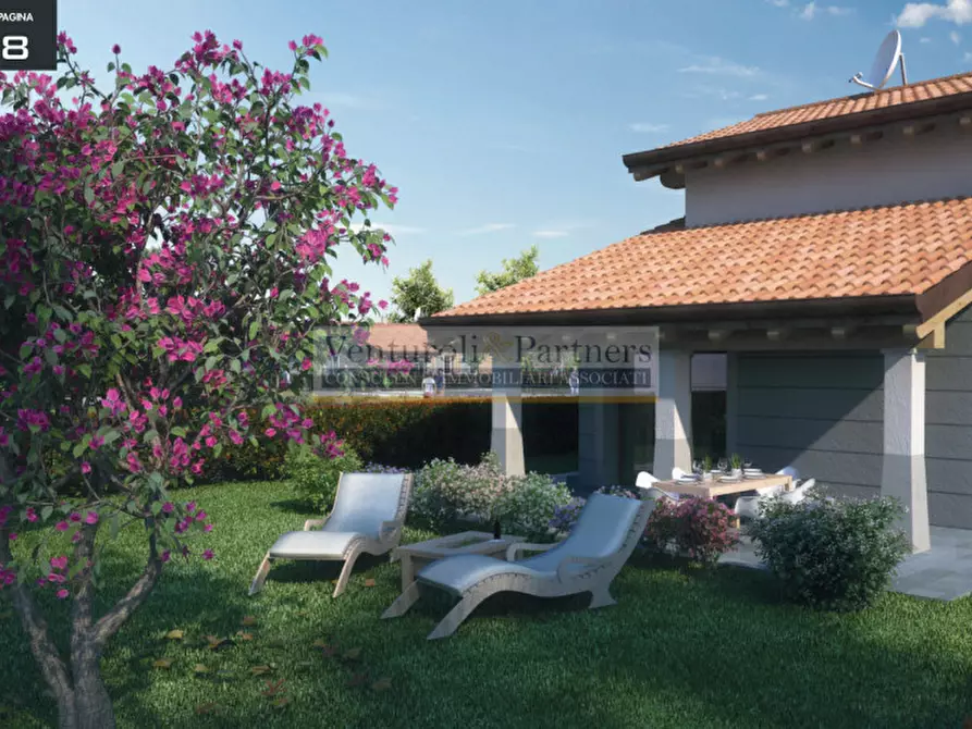 Immagine 2 di Villa in vendita  in via brodenella a Lonato del Garda