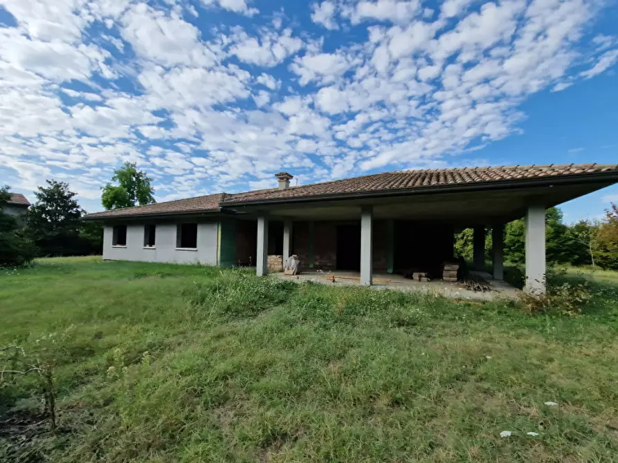 Immagine 1 di Villa in vendita  in VIA RUFFIO a Cesena