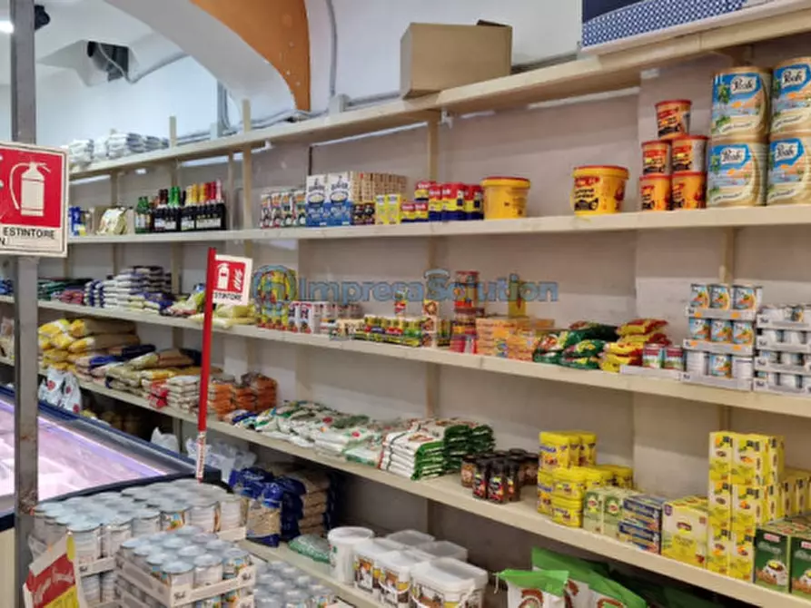 Immagine 9 di Negozio in vendita  in Via Bologna a Napoli
