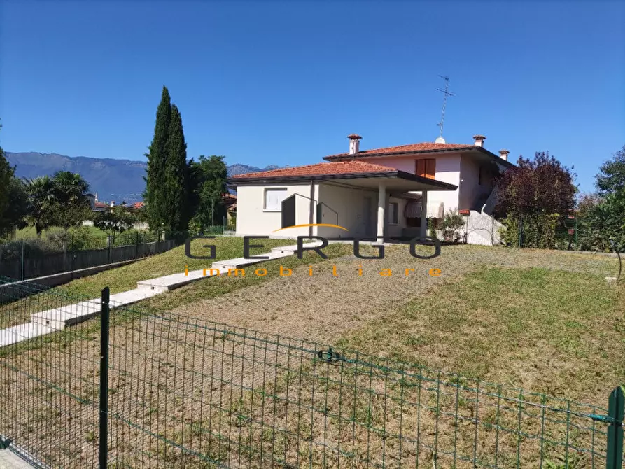 Immagine 1 di Casa indipendente in vendita  in via Puccini a Fontanafredda