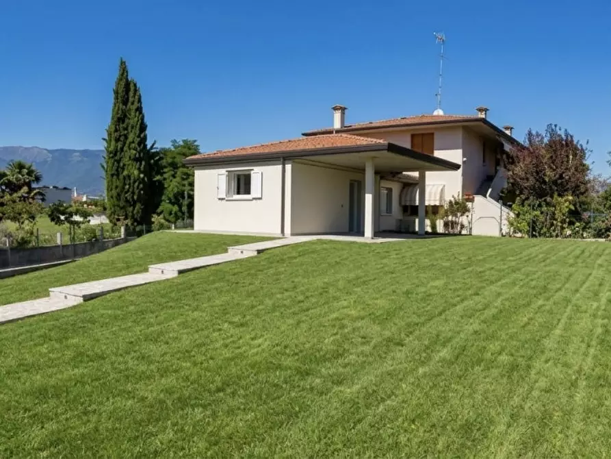 Immagine 1 di Casa indipendente in vendita  in via Puccini a Fontanafredda