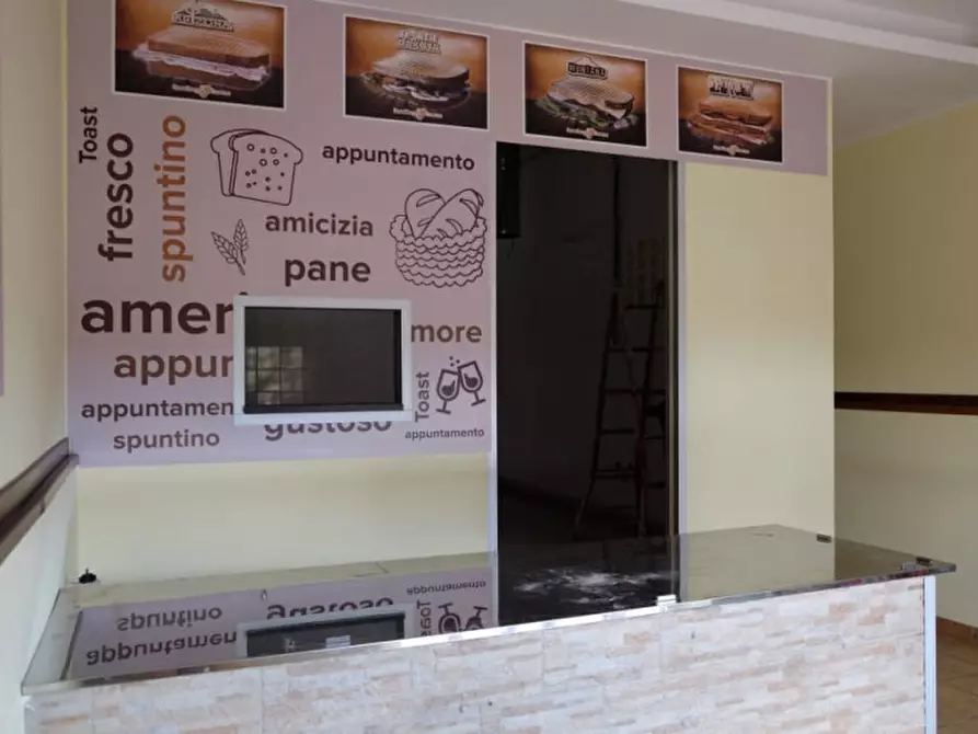 Immagine 4 di Attività commerciale in affitto  in Via di tor vergata a Roma