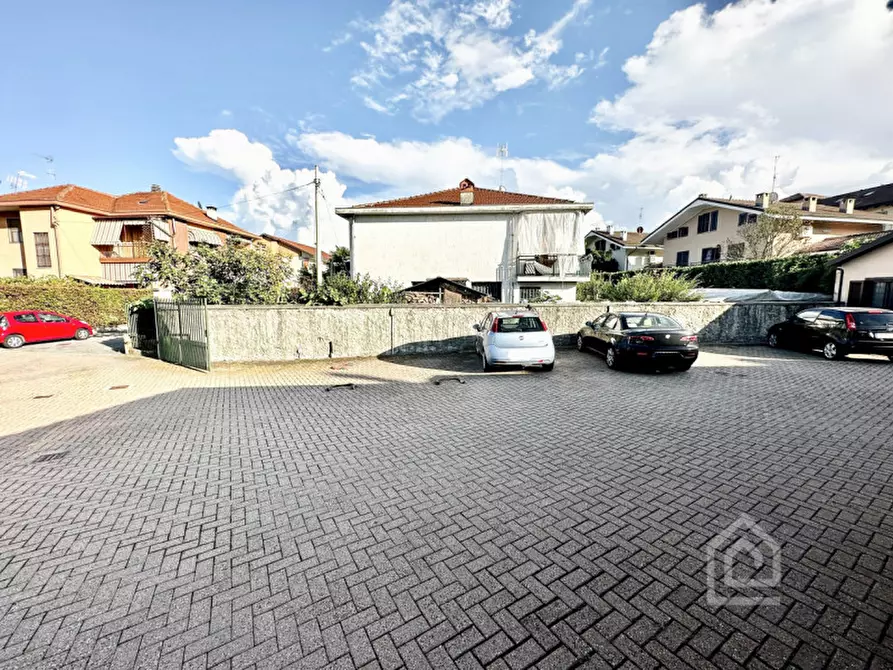 Immagine 5 di Posto auto in vendita  in Strada Foratella 19 a Gassino Torinese