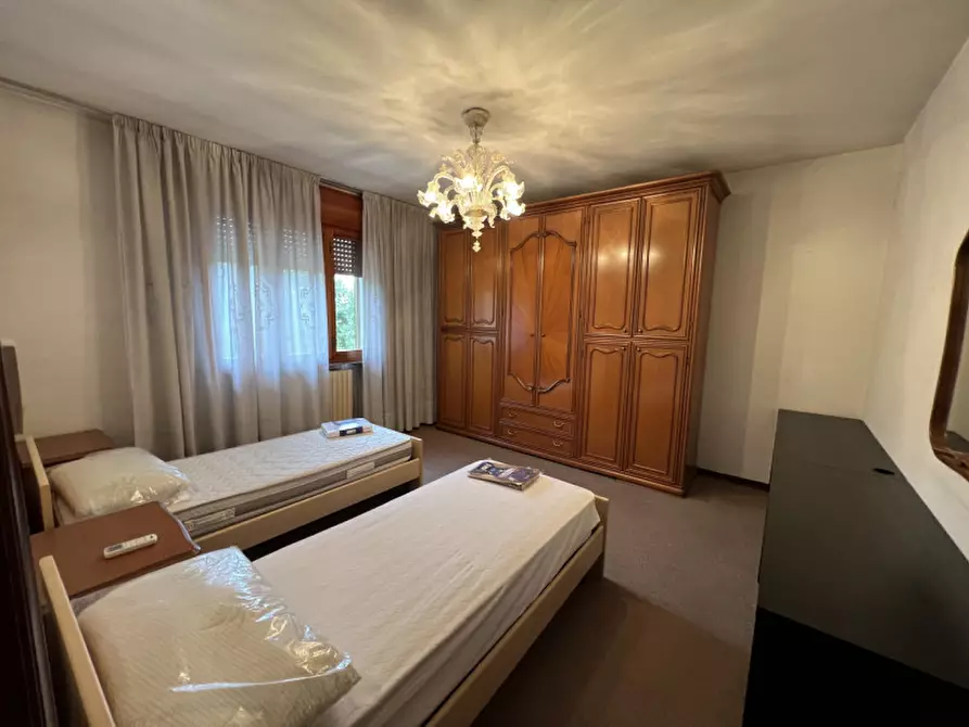Immagine 10 di Camera in affitto  a Legnaro
