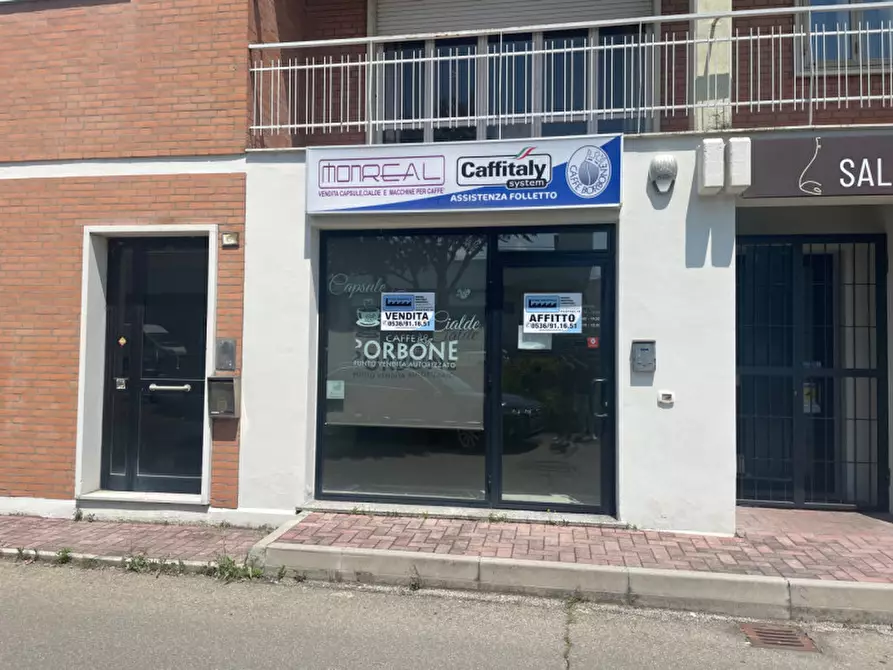 Immagine 1 di Negozio in vendita  in Via Strada Statale 467 a Casalgrande