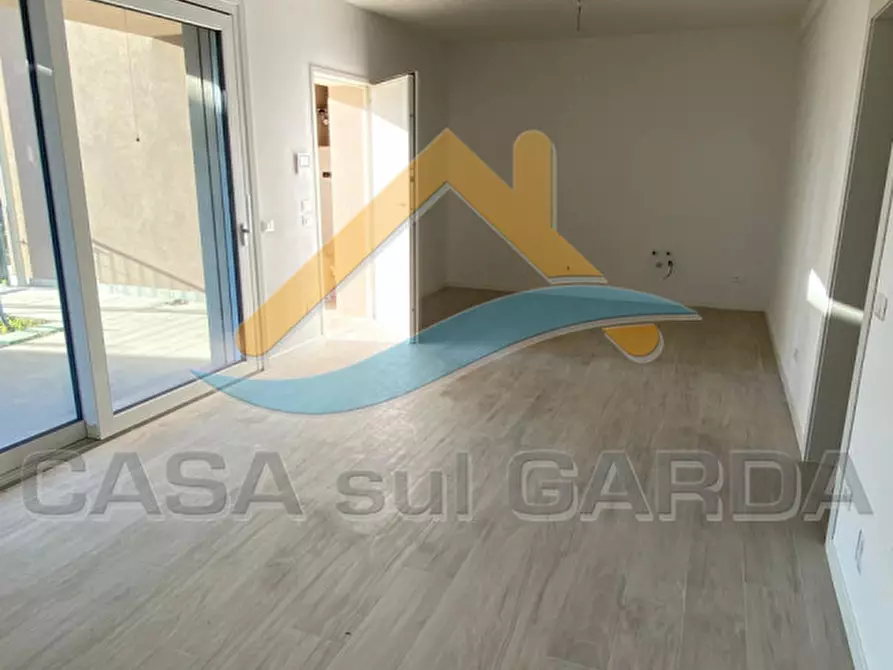 Immagine 2 di Appartamento in vendita  in via frassino a Peschiera Del Garda