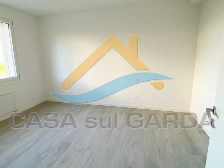 Immagine 3 di Appartamento in vendita  in via frassino a Peschiera Del Garda
