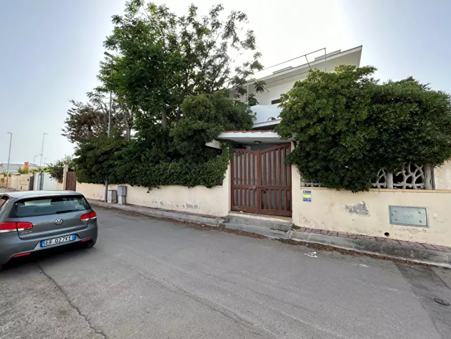 Immagine 1 di Villa in vendita  in VIA PESCE MISSINE, 61-63 a Trepuzzi