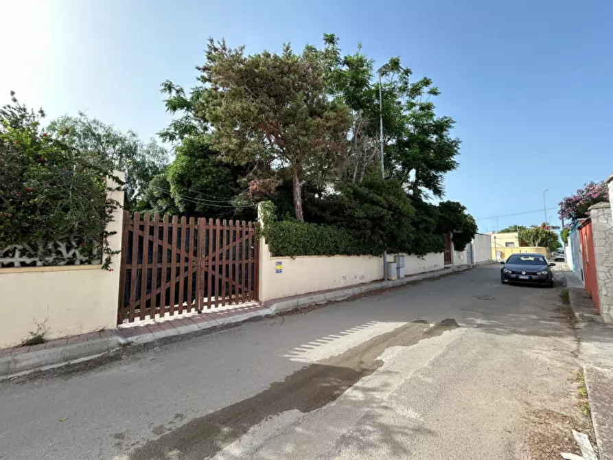 Immagine 2 di Villa in vendita  in VIA PESCE MISSINE, 61-63 a Trepuzzi