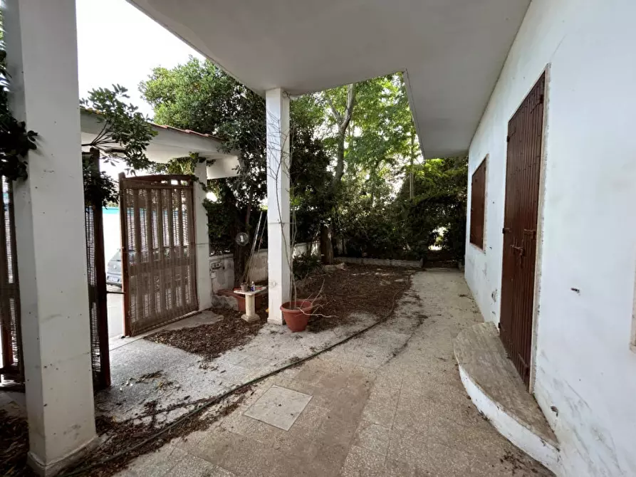 Immagine 3 di Villa in vendita  in VIA PESCE MISSINE, 61-63 a Trepuzzi