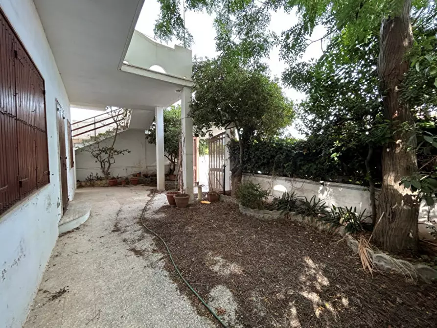 Immagine 4 di Villa in vendita  in VIA PESCE MISSINE, 61-63 a Trepuzzi