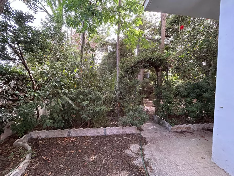 Immagine 5 di Villa in vendita  in VIA PESCE MISSINE, 61-63 a Trepuzzi
