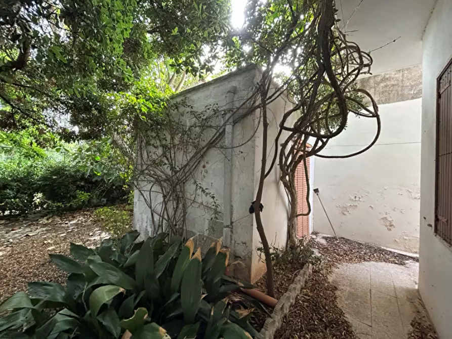 Immagine 9 di Villa in vendita  in VIA PESCE MISSINE, 61-63 a Trepuzzi