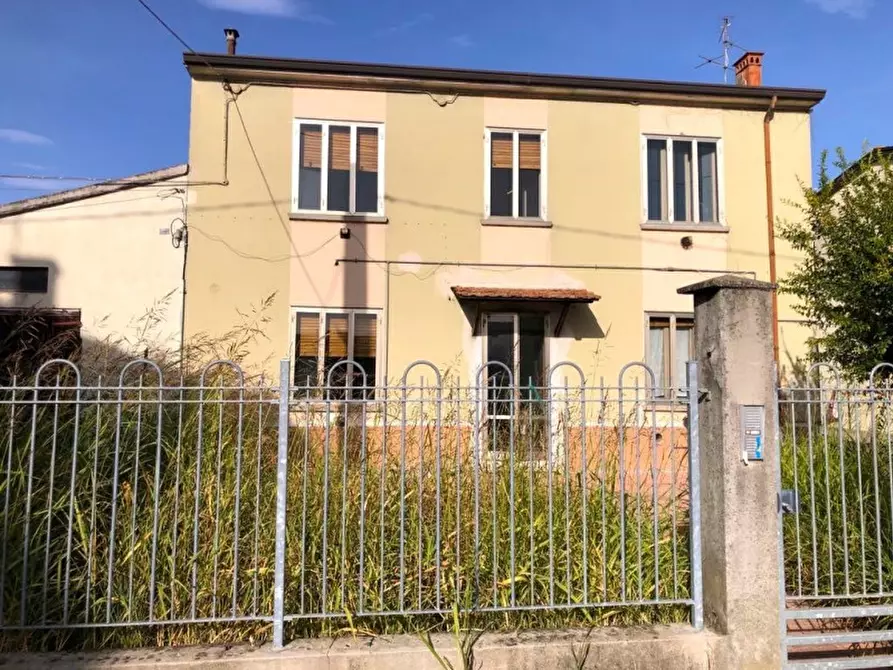 Immagine 1 di Casa indipendente in vendita  in Via Roma 17 a Valeggio Sul Mincio