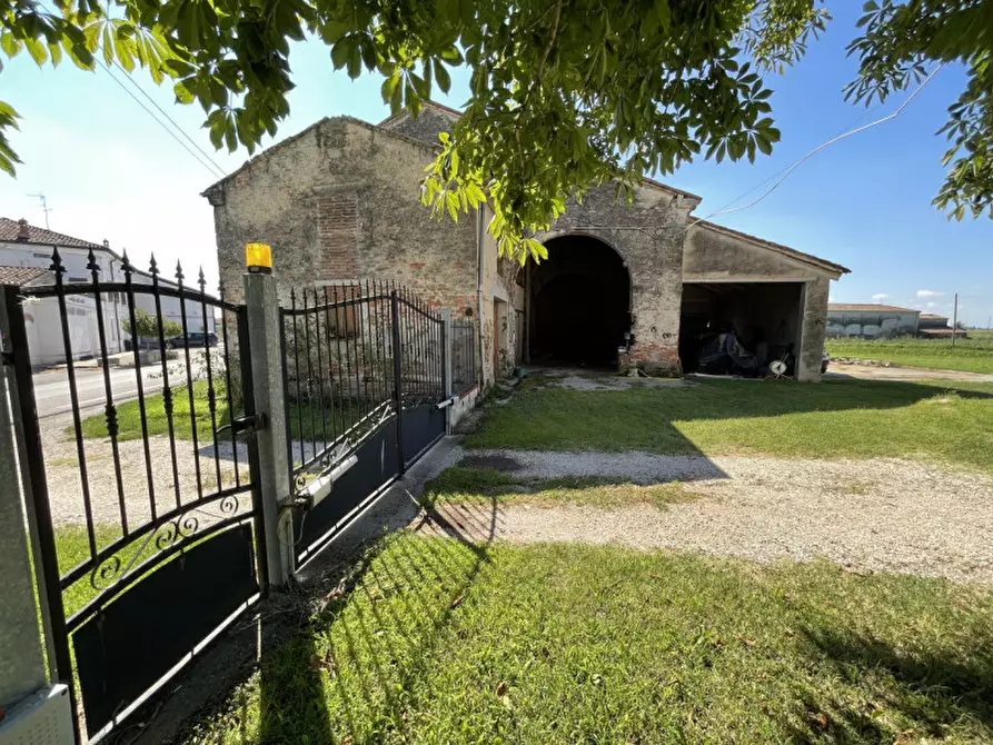 Immagine 20 di Rustico / casale in vendita  a Suzzara