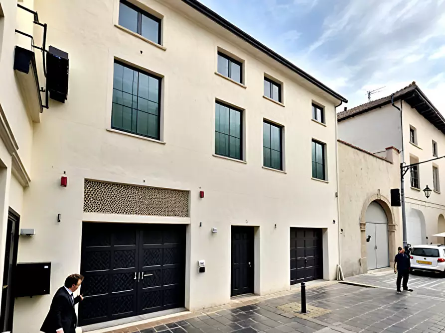 Immagine 4 di Negozio in vendita  in Via C. Battisti a Padova