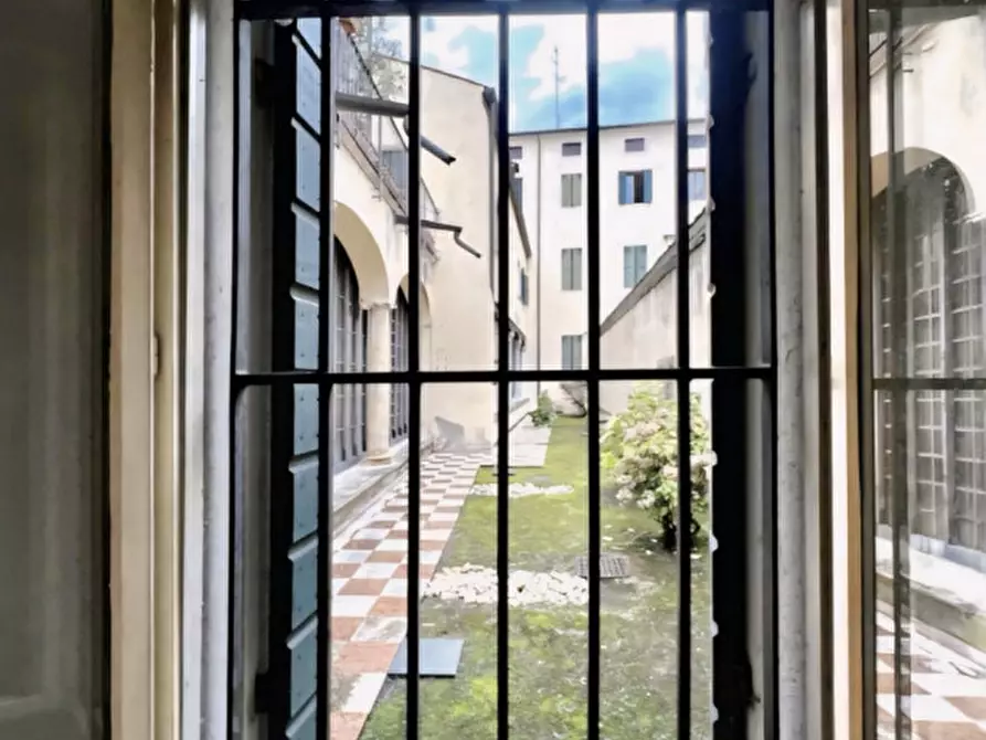 Immagine 6 di Negozio in vendita  in Via C. Battisti a Padova