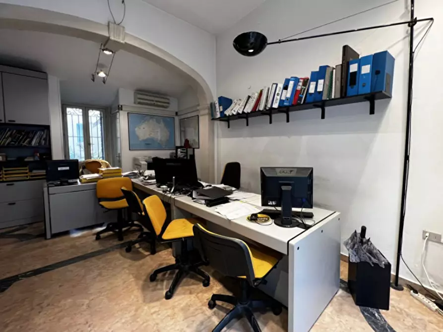 Immagine 7 di Negozio in vendita  in Via C. Battisti a Padova