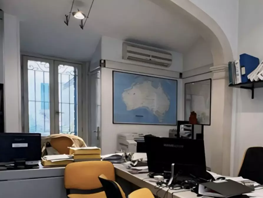 Immagine 10 di Negozio in vendita  in Via C. Battisti a Padova