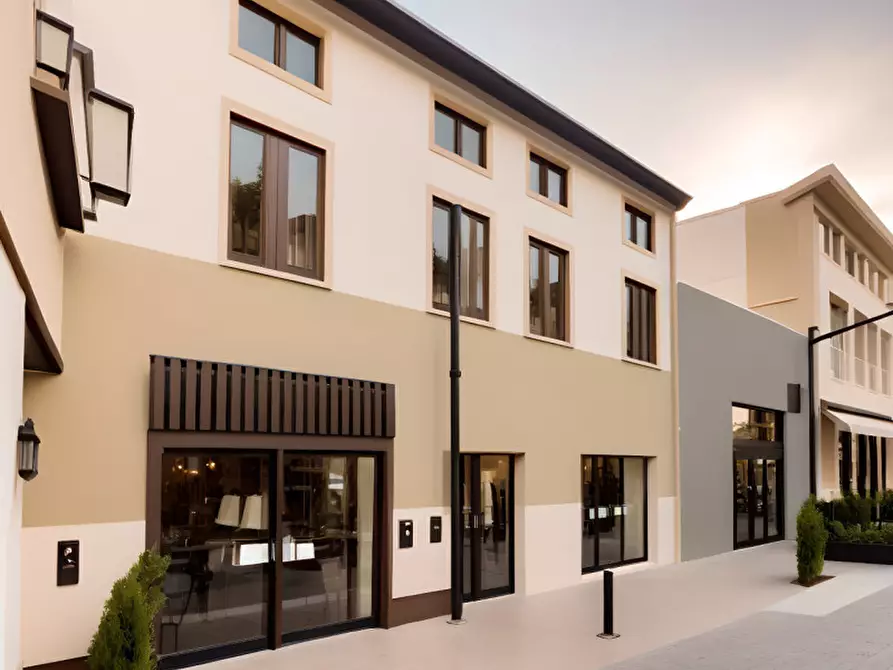 Immagine 11 di Negozio in vendita  in Via C. Battisti a Padova