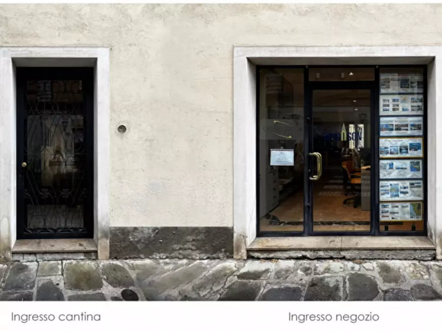 Immagine 15 di Negozio in vendita  in Via C. Battisti a Padova