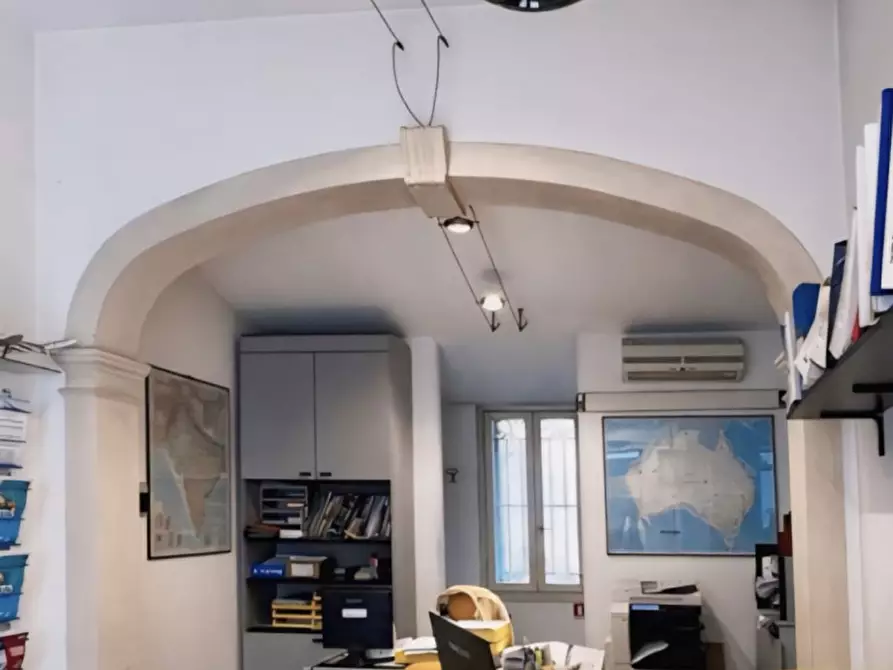 Immagine 19 di Negozio in vendita  in Via C. Battisti a Padova