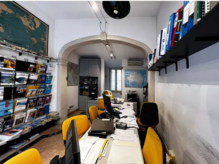 Immagine 22 di Negozio in vendita  in Via C. Battisti a Padova