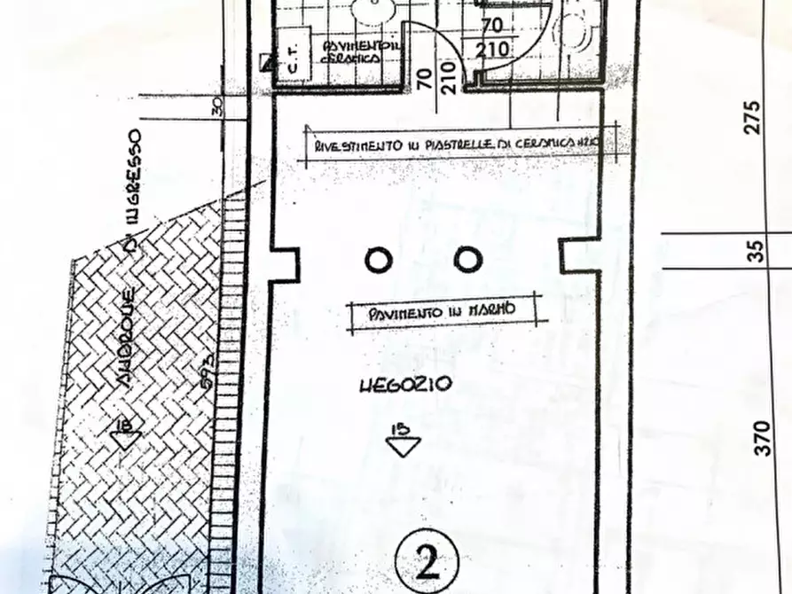 Immagine 25 di Negozio in vendita  in Via C. Battisti a Padova