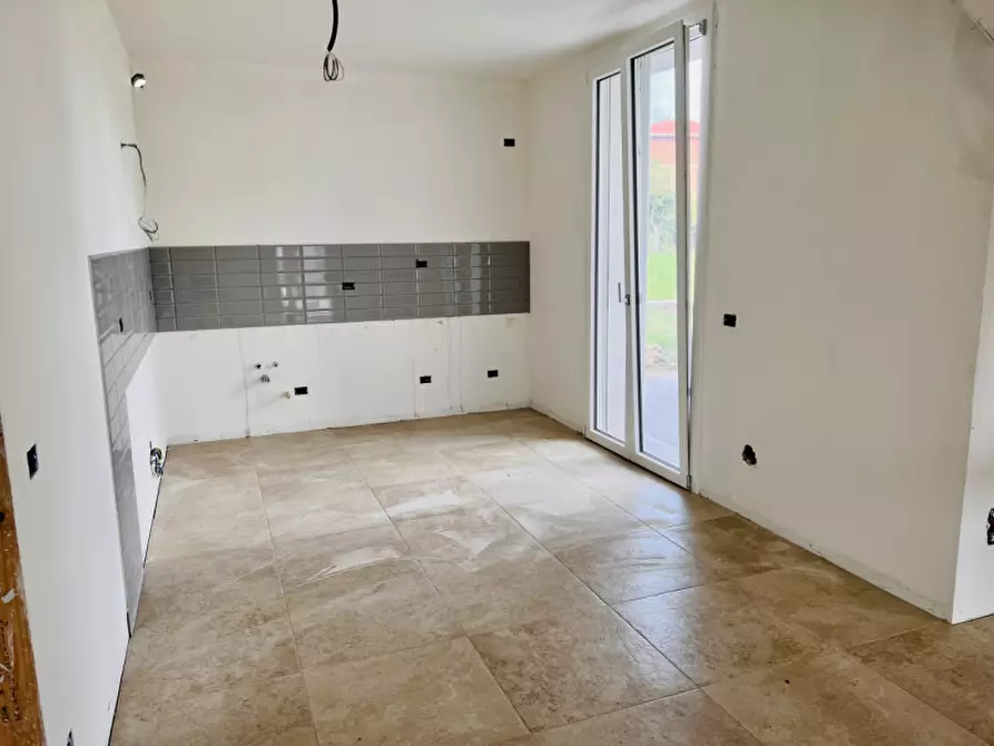 Immagine 3 di Villa in vendita  in via sala a Sissa Trecasali