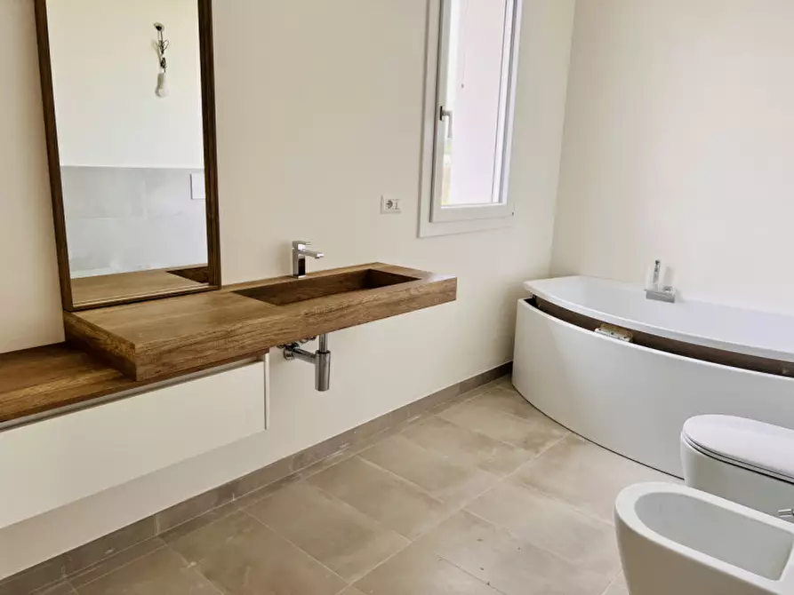 Immagine 4 di Villa in vendita  in via sala a Sissa Trecasali