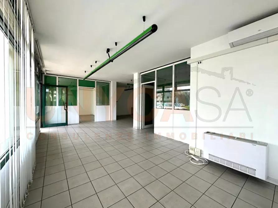 Immagine 2 di Negozio in affitto  a Padova