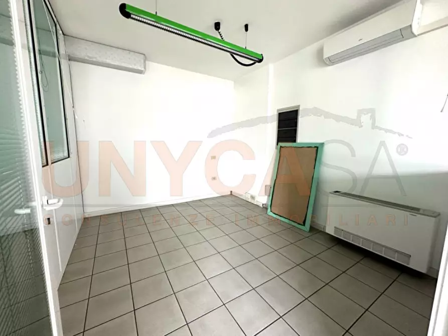 Immagine 4 di Negozio in affitto  a Padova