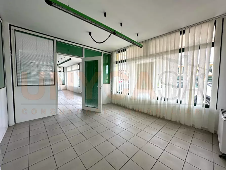 Immagine 5 di Negozio in affitto  a Padova