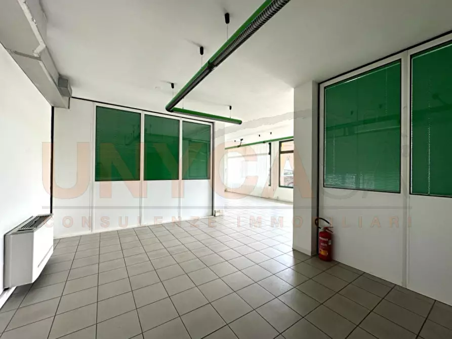 Immagine 6 di Negozio in affitto  a Padova