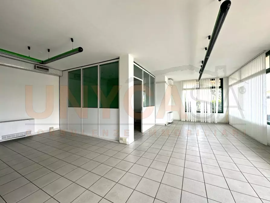 Immagine 9 di Negozio in affitto  a Padova